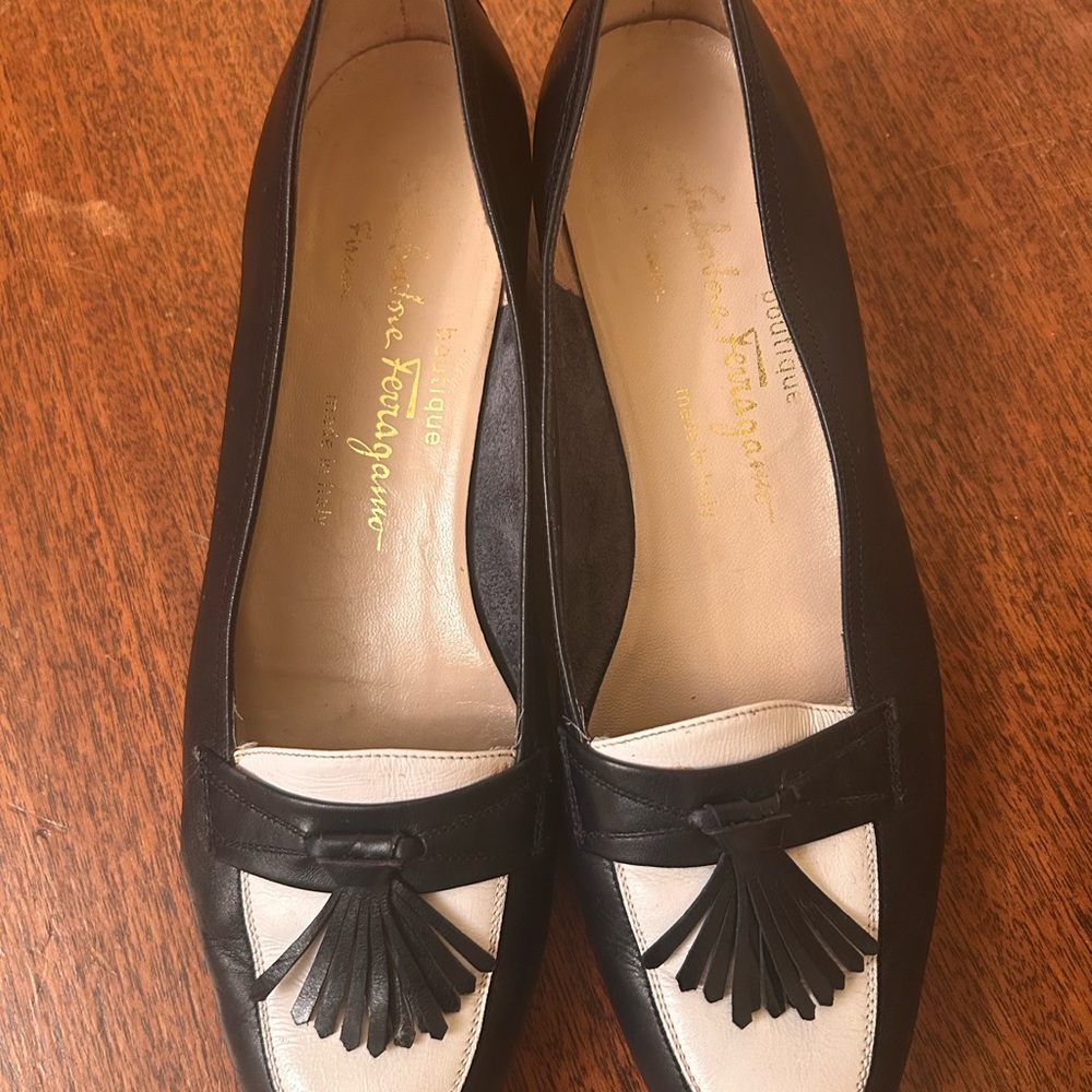 Salvatore Ferragamo Boutique Navy/White Kiltie Tassel Loafer 8B